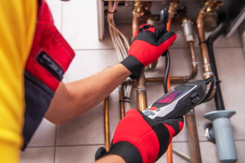 http://Emergency%20plumber%20servicing%20commercial%20pipes%20to%20prevent%20a%20future%20issue