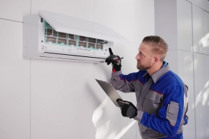 HVAC Technician Checking Issues in AC Unit